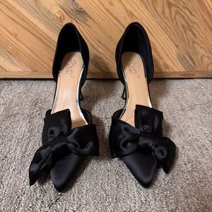 Jewel Badgley Mischka Black Satin Bow Heels sz 8.5